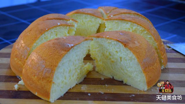 蛋糕：电饭煲蛋糕最正确的配方，做出来蓬松暄软，不塌陷不开裂，超好吃