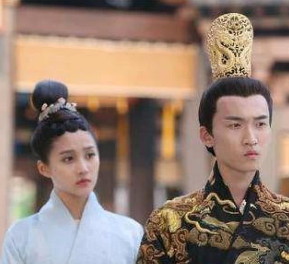 【关晓彤】关晓彤有5个 “青梅竹马”，其中3个都混成一线，唯独他被人遗忘！