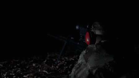 「狙击手」精彩慢镜头：狙击手开枪瞬间，脸上的肉都跟着颤！