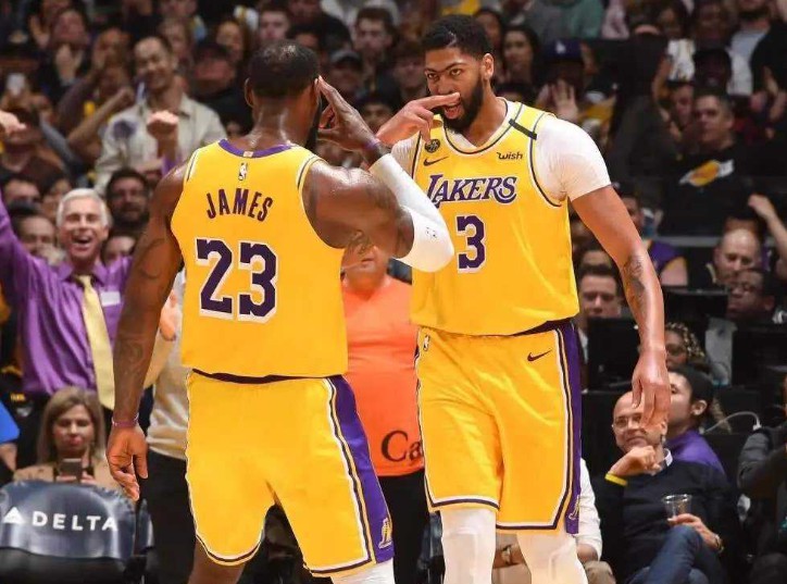 湖人队|试探性比赛，常规赛三次交手三次打法，湖人输球其实不冤枉