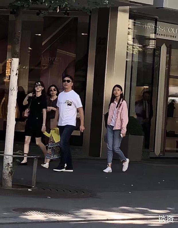 章泽天|章子怡章泽天合影，章泽天站C位气场强颜值高，章子怡竟然输了