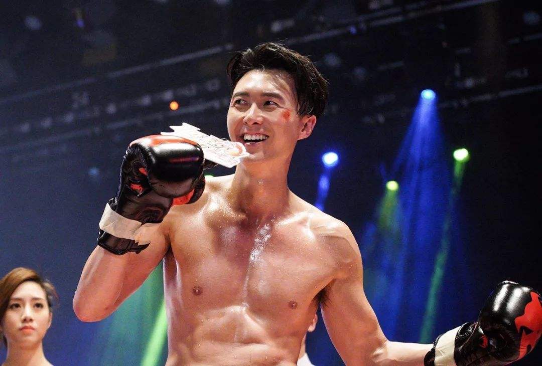 王浩信|王浩信香港豪宅曝光，家里收拾得没有一丝杂物，比样板房还干净！