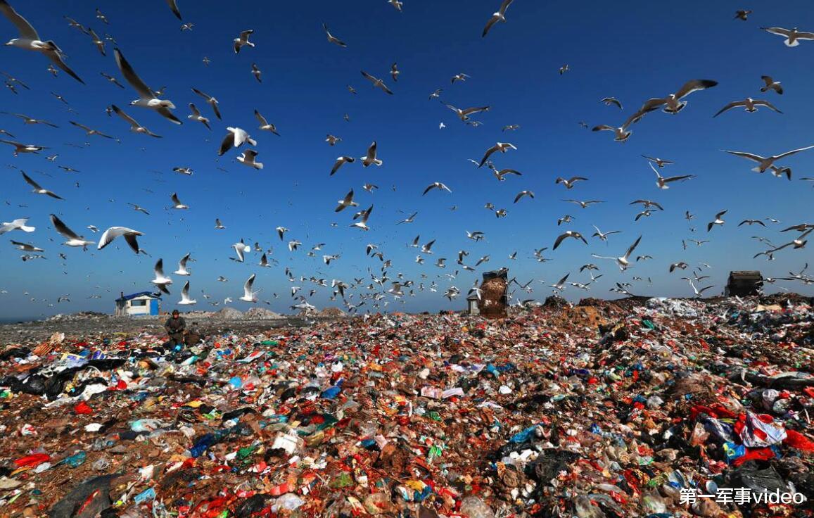 卫星|美卫星拍到异常，400万吨物体飘向中国，来自大自然的警告