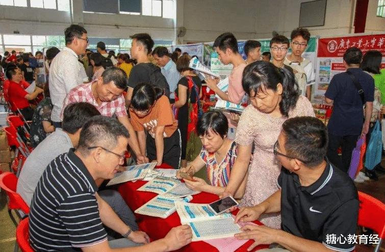 大学|根据高考成绩如何快速圈定志愿学校，知道这几点，志愿填报不用愁