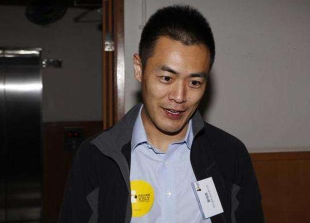 刘鸣炜|刘鸣炜参加相亲节目，24盏灯灭了22盏，主持人：他爸叫刘銮雄