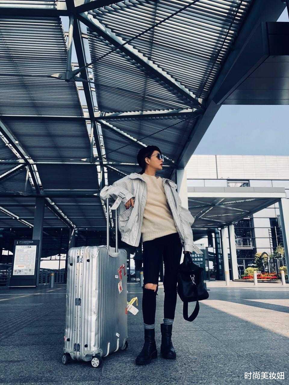 |殷桃采访造型美“爆”了,穿紫色V领针织衫配低马尾,气质高贵