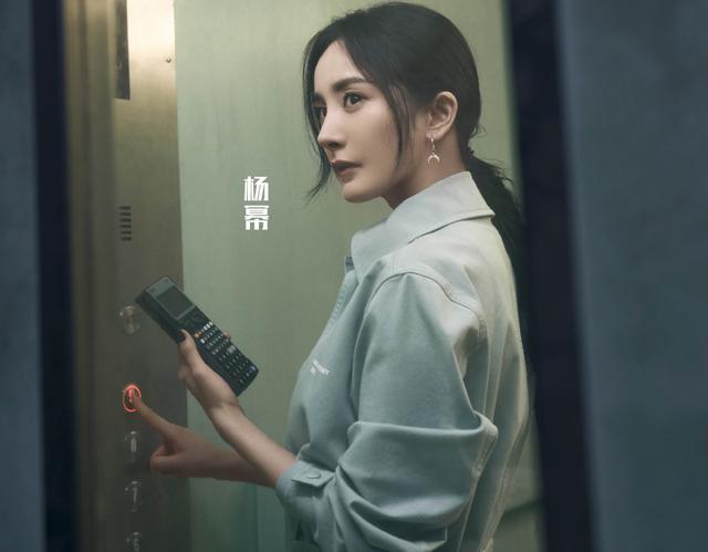 [邓伦]《密室大逃脱》第二季延播，靠邓伦胆小撑起流量，海报细节很隐晦