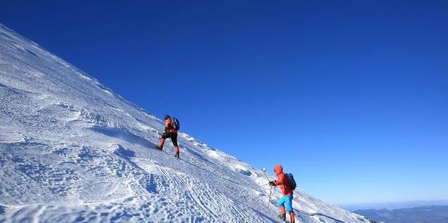 「玉龙雪山」珠穆朗玛峰早被登顶，云南玉龙雪山至今无人登顶？今天算明白了