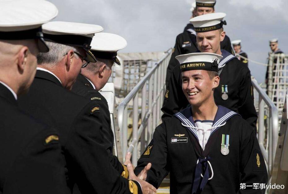两栖攻击舰▲美航母前往亚太，不料多名士兵确诊，数千士兵惶恐不安