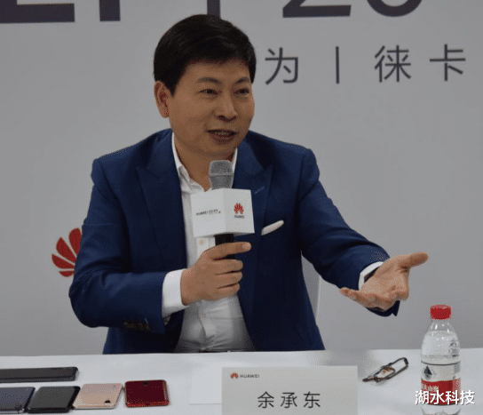 华为■iPhoneSE2销量将止步！华为小屏旗舰全面对标，库克或被迎头痛击