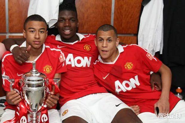 鲁尼▲27岁曼联天才堕落原因曝光!被鲁尼批评生活作风,8年只打进19球