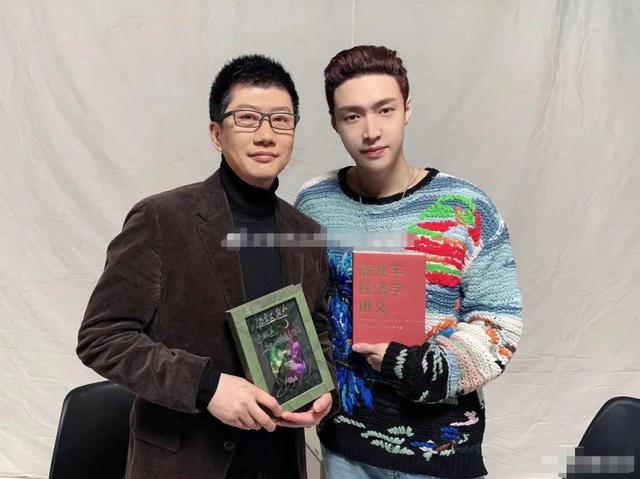 张艺兴|张艺兴刚官宣就有千人报名,谈创业太精明,难怪韩国大咖都服他