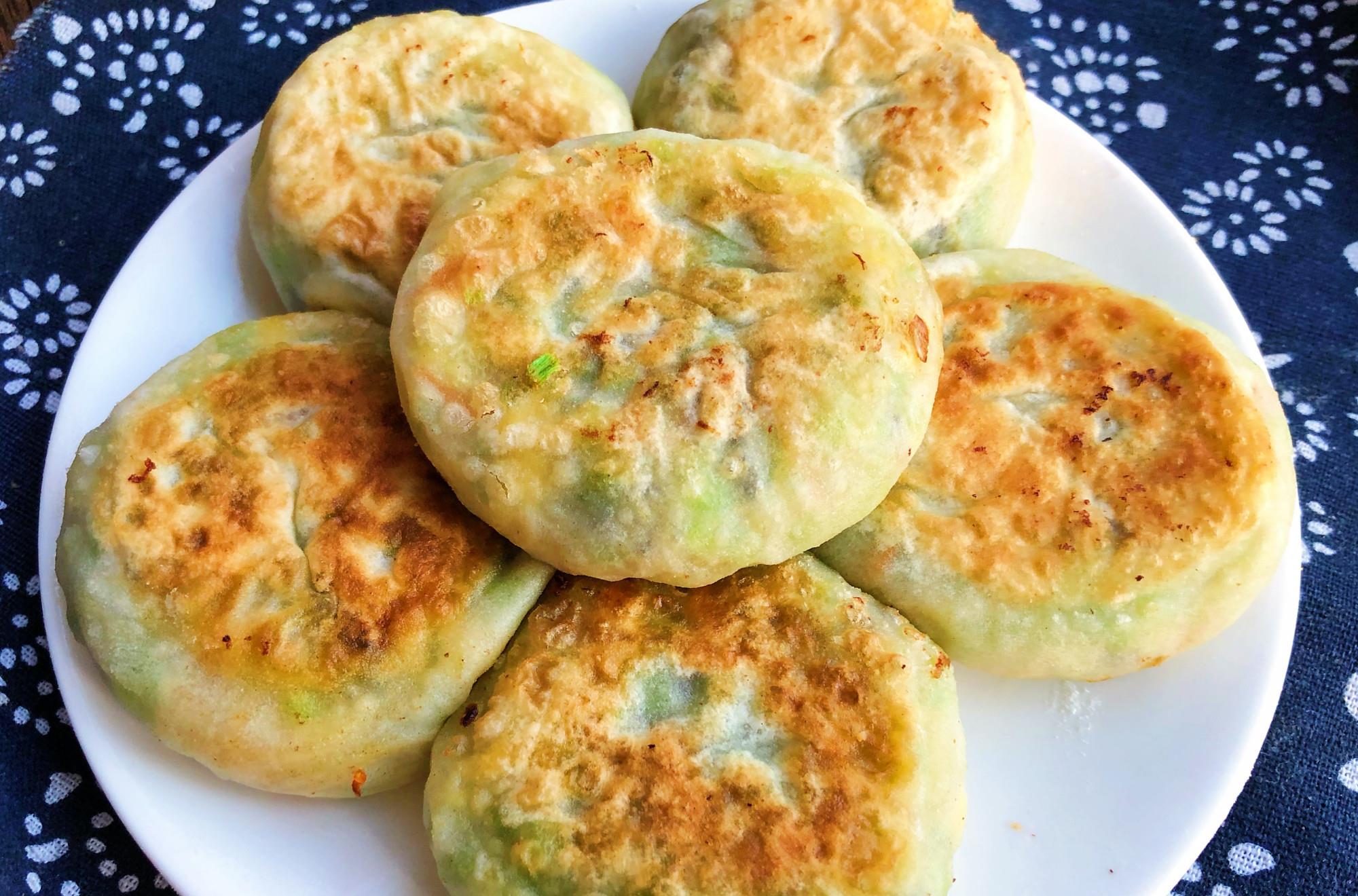 芹菜:早餐,我家迷上了吃它,无需揉面和面,10分钟上桌,皮薄馅大好吃