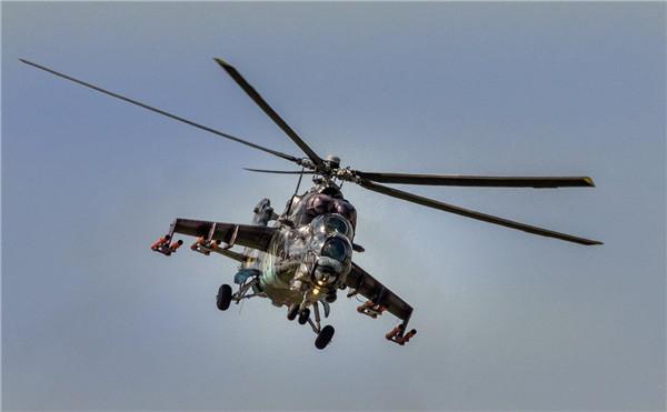 「武装直升机」武装直升机与战斗机之间的空战，结果让人意想不到