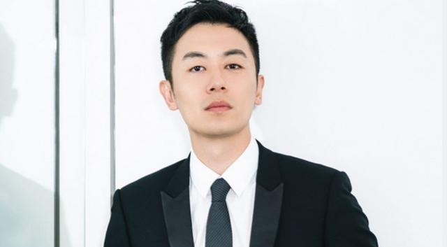 王思聪|朱亚文妻子沈佳妮罕晒美照，无惧素颜大方出镜，微凸小肚实力抢镜
