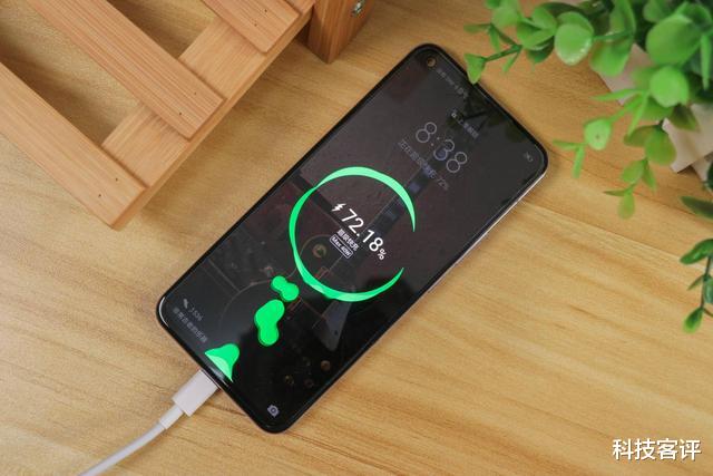 华为荣耀▲荣耀30上手综合测评：50倍潜望式长焦+旗舰性能=真香