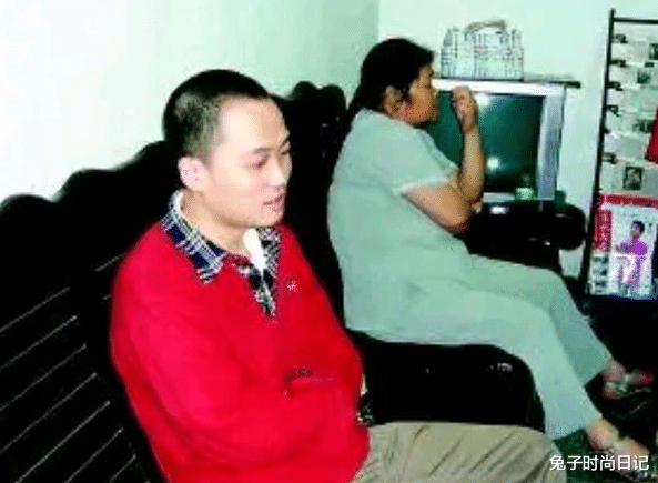 清华大学|高考狂人张非4次参加高考，考上清华、北大被退学，他今怎样了？