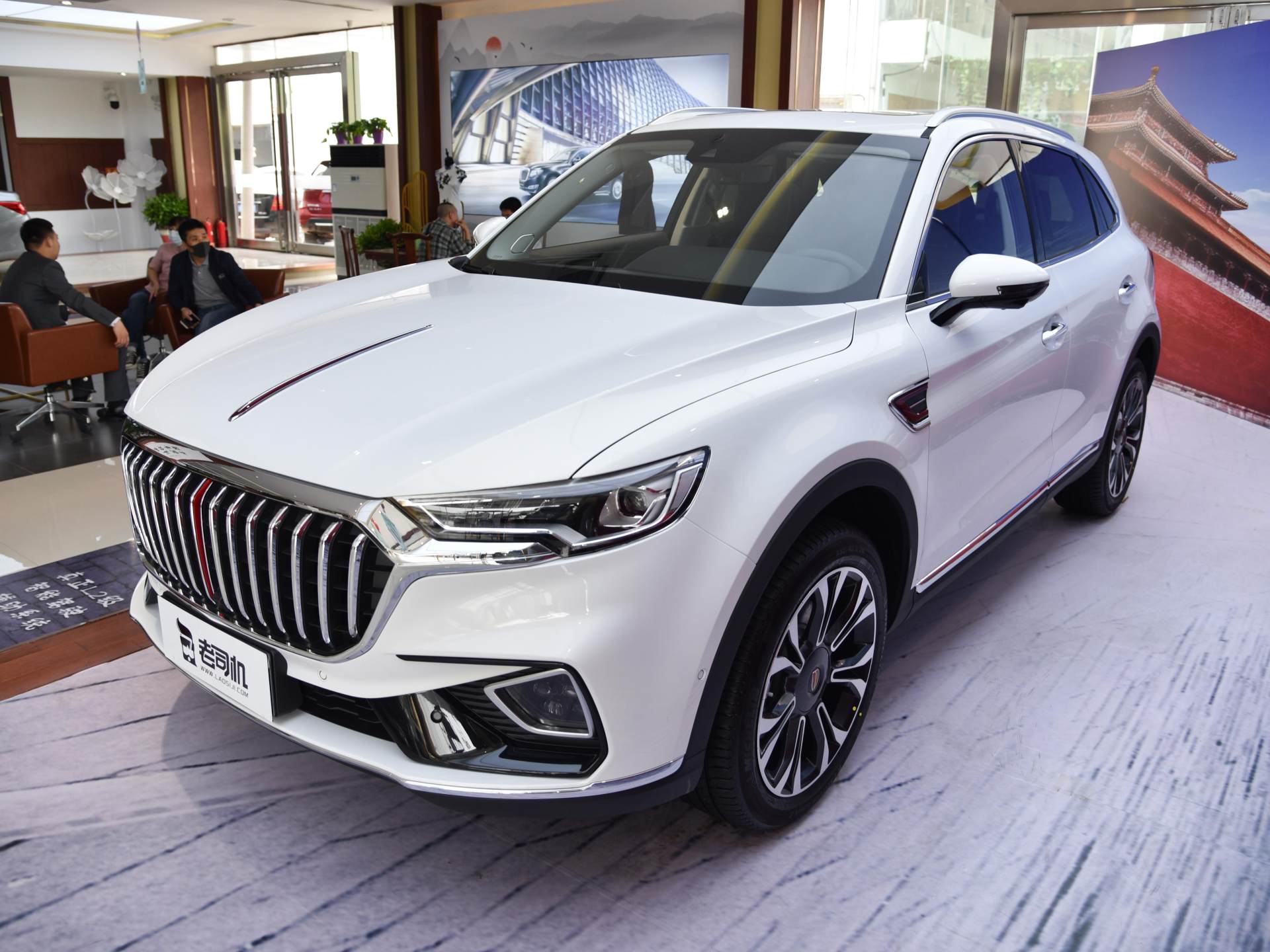 红旗hs5|20万没有选本田CRV，最后看上了这台车，体验后：感觉品质不输Q5