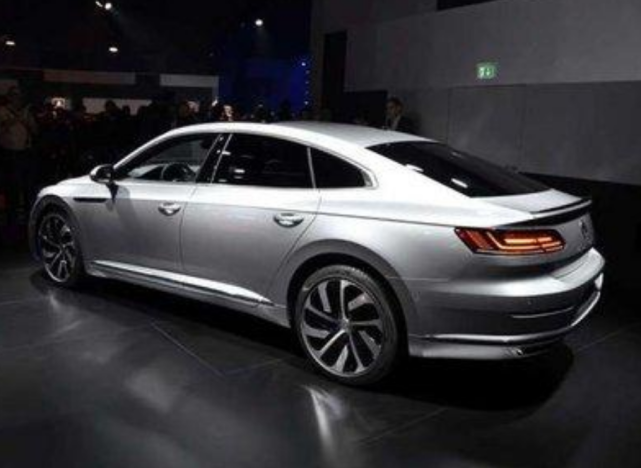 大众汽车▲2020款大众CC R-Line版亮相！比宝马还美，“豹眼”大灯帅气