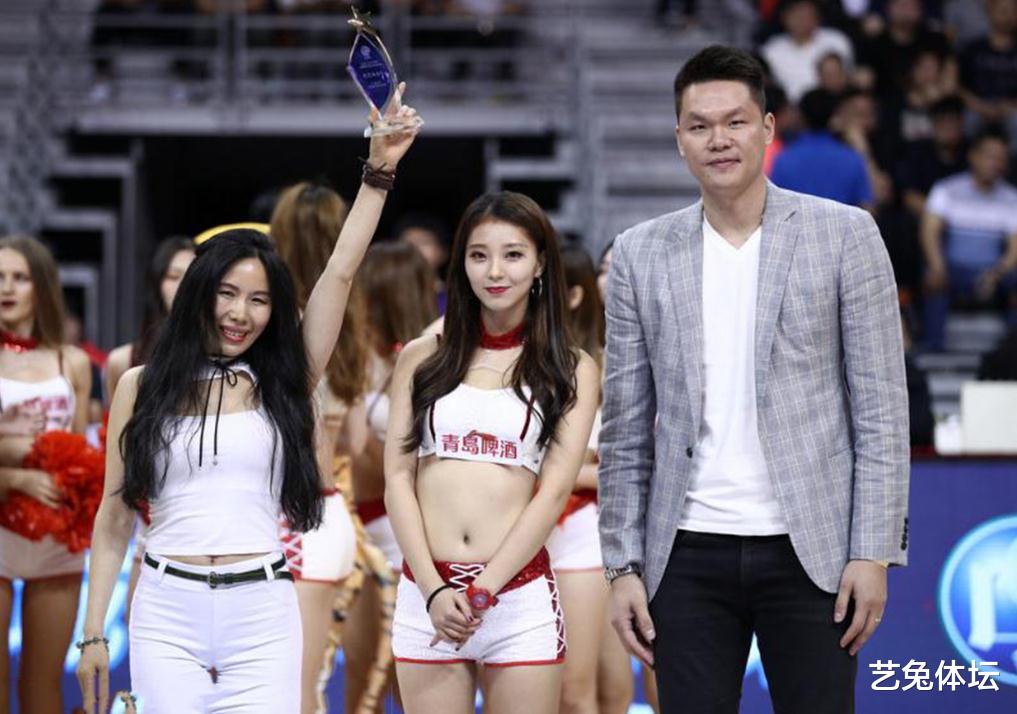 「斯蒂芬·库里」库里、朱芳雨力挺,但面对“周琦天赋”独臂少年的精神不值一提?