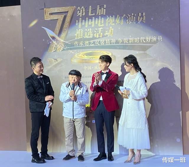 李易峰|电视好演员红毯明星表情大赏：李易峰对粉丝放电，江疏影抹胸抢镜