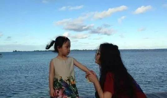 黄有龙|黄有龙与前妻近照曝光,长相一言难尽,17岁儿子颜值绝了!
