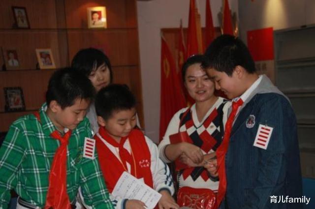 ##?曾经火极一时的“五道杠大队长”，高考受挫后，如今过得怎么样？