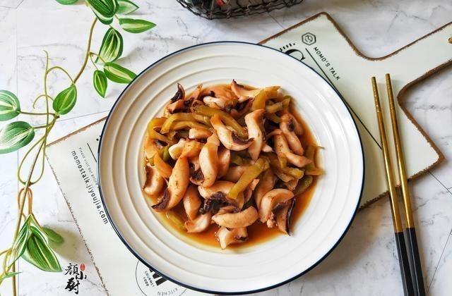 「榨菜」5月宁不吃肉，也要吃这菜，简单一做，鲜香开胃又营养