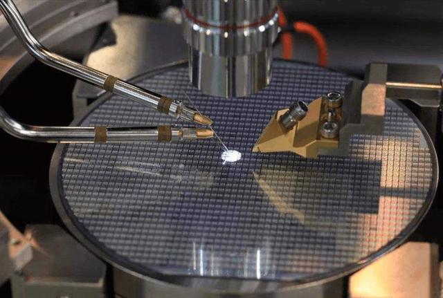 asml|我们为什么不告荷兰ASML垄断？它的光刻机处于全球霸主地位