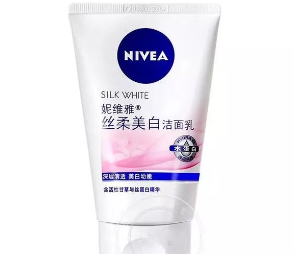 护肤品▲别听柜姐忽悠，这几种“大牌护肤品”真不需要买，买了也是浪费钱