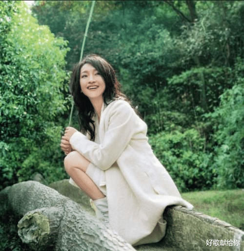 周迅|前男友是好友,前男友的前妻是闺蜜,娱乐圈没有她交不到的朋友!