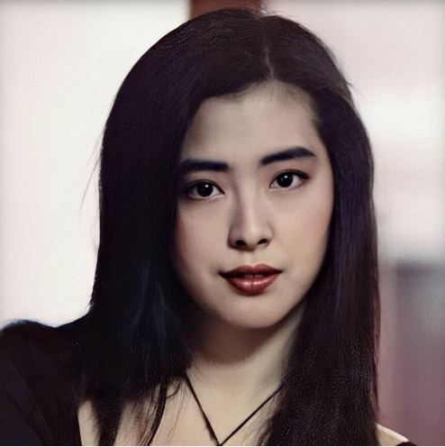 王祖贤|53岁王祖贤携友人逛街，身材圆润岁月催人，乍一看犹如街边老太