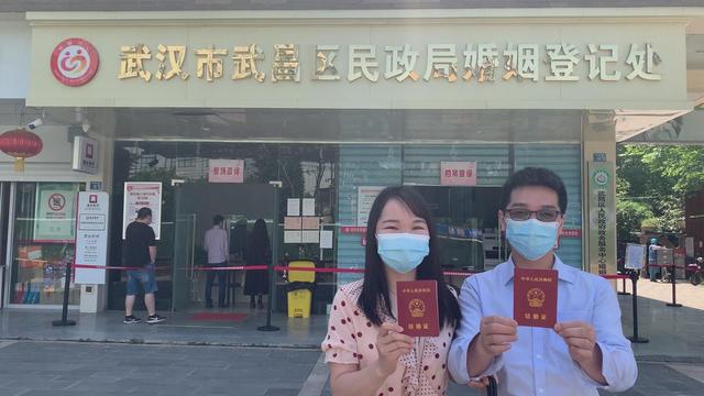【熔喷布】护士节，这对携手战疫的90后护士情侣领证了