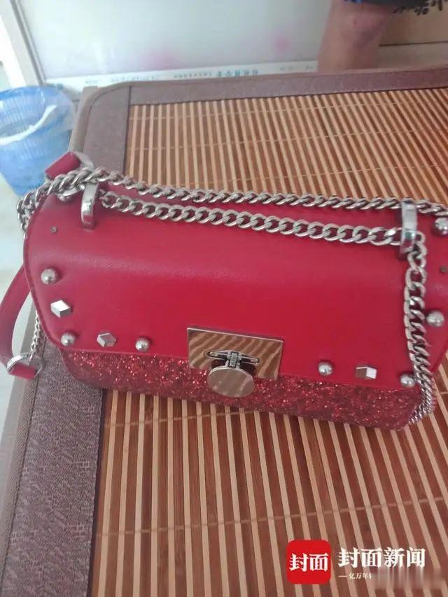 中国新闻网|又一女子回家后离奇失踪，丈夫拉着黑色拖箱走出家门…