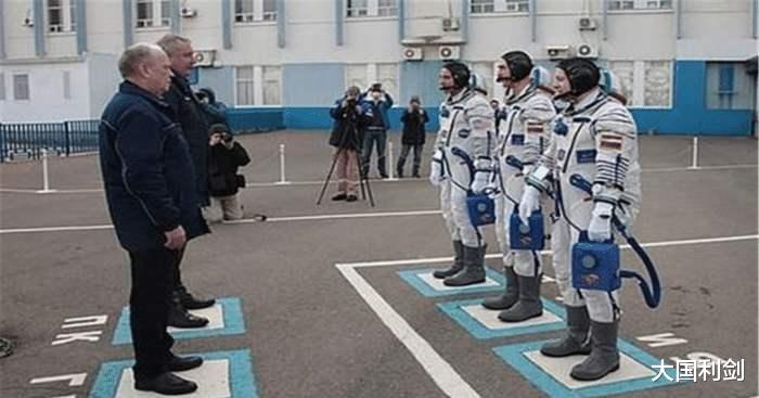 太空：外太空也被病毒沦陷了？空间站3人恐已感染，曾亲密接触新冠患者