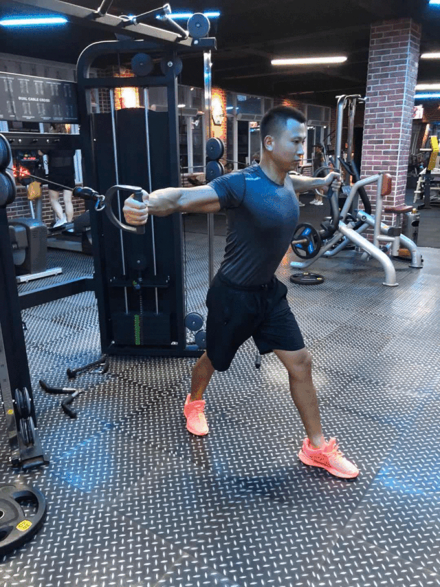 胸肌|真人演示，胸肌的各个部位怎么练？哪里不满意就虐哪里，男女通用