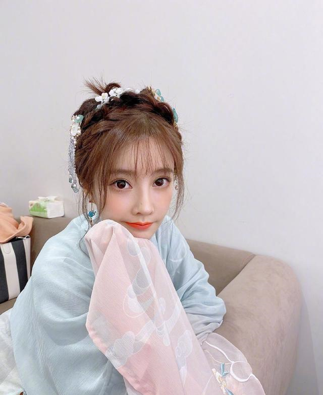 冯提莫|冯提莫新歌预告片,上线短时间就收获超多好评,究竟MV长什么样?