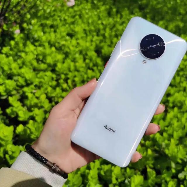 华为荣耀|三款被业内公认近乎“零”差评旗舰:一位价格屠夫,一位严重低估