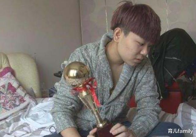 『富二代』变形计：每月花40万买鞋，每双穿三次就扔的富二代，如今怎样了？