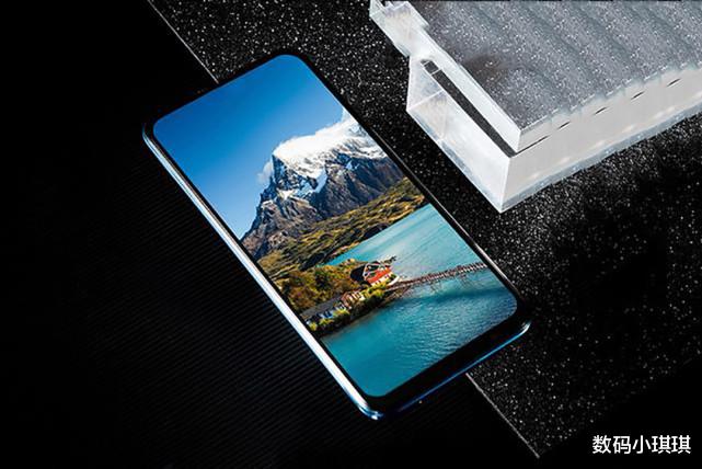 华为荣耀|华为又一新机曝光！升降镜头+全面屏+麒麟820，荣耀X10还值得吗？