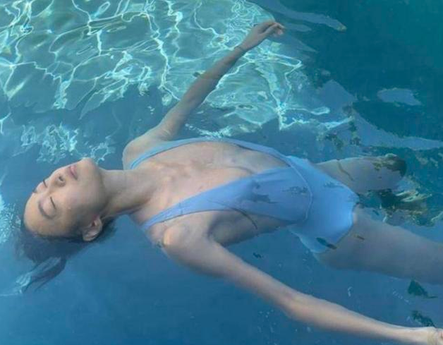 陈冠希|陈冠希晒老婆泳装照为其庆生,爱谈妆爱素颜,却被网友吐槽太老气