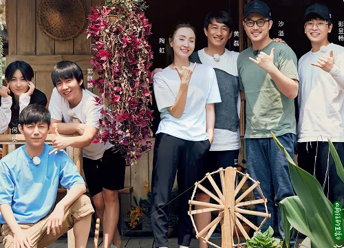 #张子枫#《向往的生活》热播，张子枫官宣新身份，合作搭档是顶流