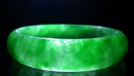 「翡翠」翡翠无棉不天然？翡翠的棉是什么，为什么它决定了翡翠的价值