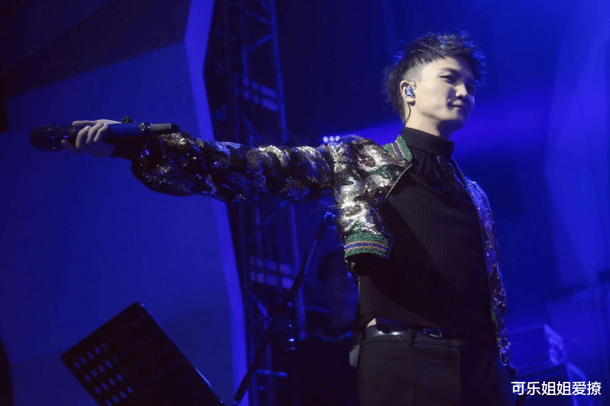 周深|好声音三次邀请他，高晓松为他花3年做专辑，登《歌手》后惹争议