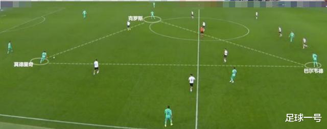 皇家马德里@圣诞树阵型：齐达内二进宫皇马的战术变革，后典礼时代开启新篇章