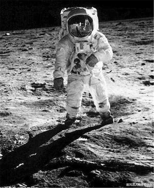 「宇航员」宇航员太空诡异幻象:自己变成了恐龙,中国土地上有巨人诞生!