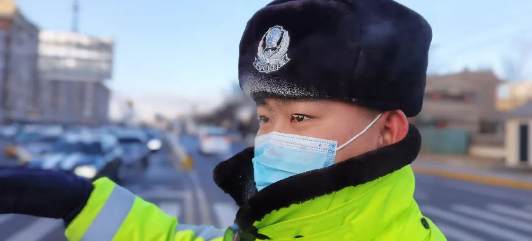 新城区交管大队 新城交警众志成城经受极寒天气大考