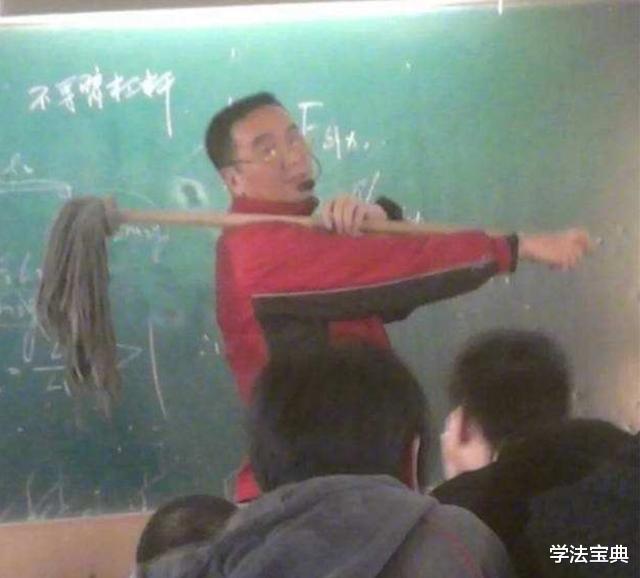 |学生“冒死”给老师拍的图片，每张都“深入人心”，网友：胆肥！