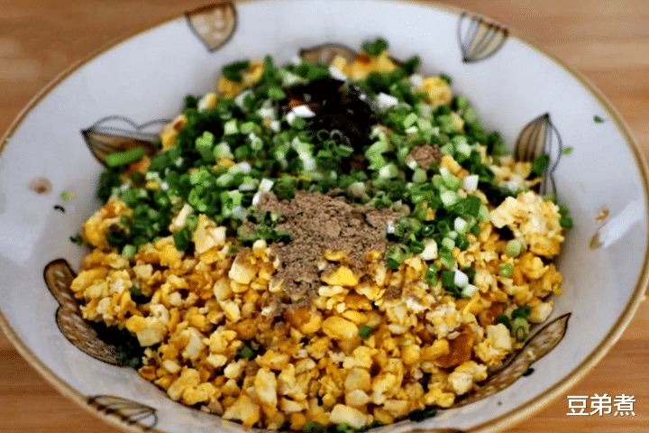 #饺子#夏天，用这菜包饺子最香，2块钱一斤，比韭菜鲜，比肉饺子解馋