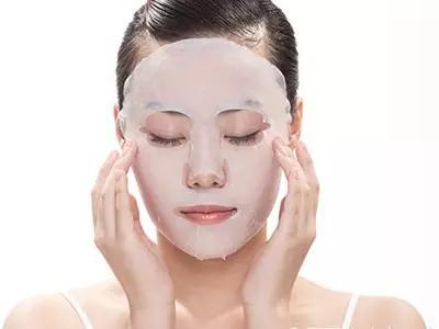 「护肤」这才是护肤的正确顺序!你却先用爽肤水,难怪长痘长黑头皮肤差!